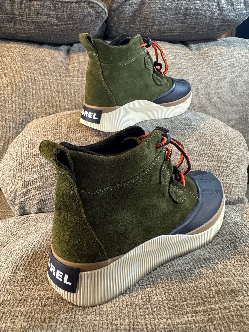 SOREL Out N About IV Classic Waterproof Boots Utility Green/Black Size 6 - Picture 10 of 12